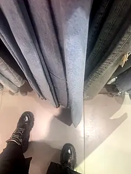 CrazzyChicks online show from October 2, 7:15 am