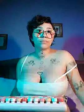 Snapshot of Lilmuh_ chatting on December 15, 3:34 am Lilmuh online show from December 15, 3:34 am