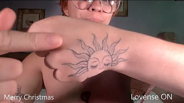 Snapshot of Lilmuh_ chatting on December 19, 12:02 am Lilmuh online show from December 19, 12:02 am