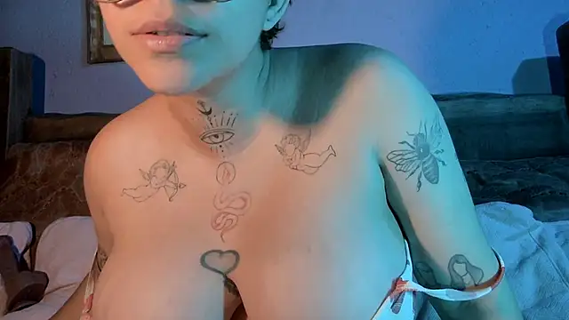 Snapshot of Lilmuh_ chatting on February 13, 3:18 am Lilmuh online show from February 13, 3:18 am