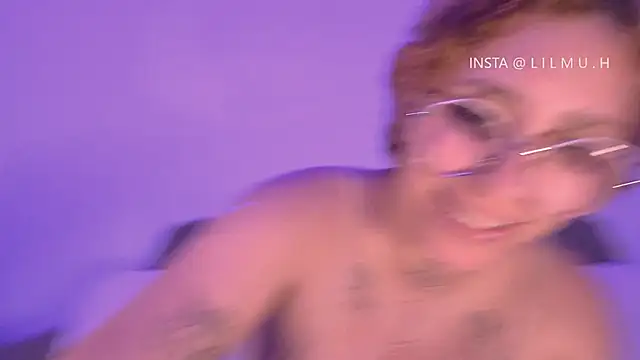 Snapshot of Lilmuh_ chatting on October 31, 11:39 pm Lilmuh online show from October 31, 11:39 pm