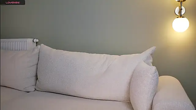 minimolly online show from February 9, 7:07 pm