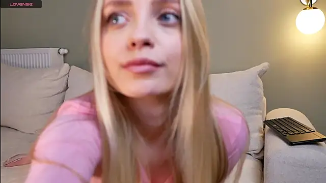 minimolly online show from February 16, 6:26 pm