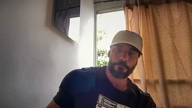 romeolovedark online show from May 25, 2:12 pm
