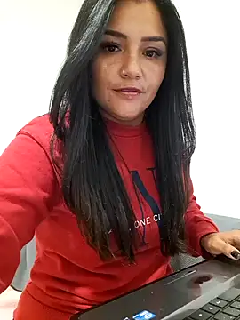 Snapshot of laura_dirtyhot chatting on December 12, 8:53 pm laura dirtyhot online show from December 12, 8:53 pm