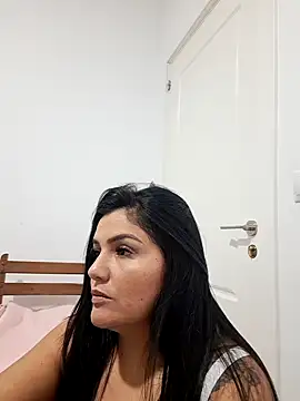 Snapshot of laura_dirtyhot chatting on December 13, 7:10 pm laura dirtyhot online show from December 13, 7:10 pm