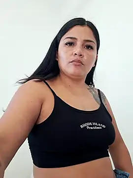 Snapshot of laura_dirtyhot chatting on December 26, 11:21 am laura dirtyhot online show from December 26, 11:21 am