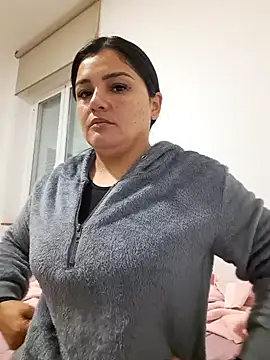 Snapshot of laura_dirtyhot chatting on January 8, 7:24 am laura dirtyhot online show from January 8, 7:24 am