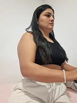 Snapshot of laura_dirtyhot chatting on January 16, 7:49 am laura dirtyhot online show from January 16, 7:49 am