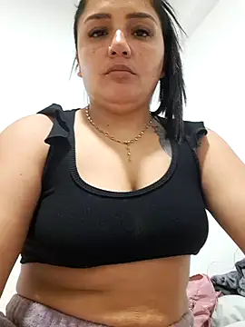 Snapshot of laura_dirtyhot chatting on February 2, 9:02 pm laura dirtyhot online show from February 2, 9:02 pm