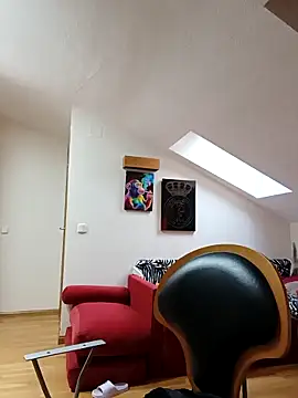 Snapshot of laura_dirtyhot chatting on November 10, 8:02 am laura dirtyhot online show from November 10, 8:02 am