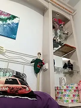 Snapshot of laura_dirtyhot chatting on December 3, 7:27 am laura dirtyhot online show from December 3, 7:27 am