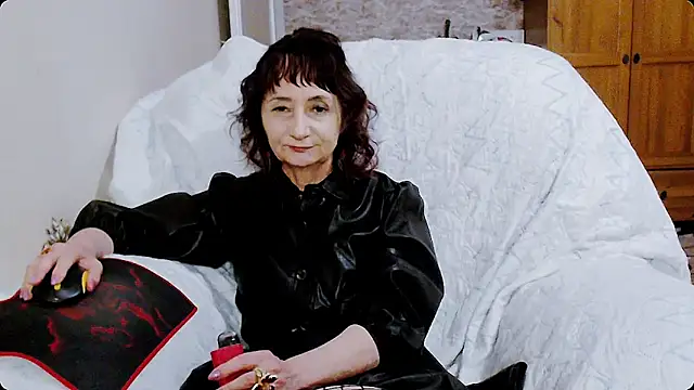 Snapshot of AnnieEltgant chatting on January 15, 2:24 pm AnnieEltgant online show from January 15, 2:24 pm