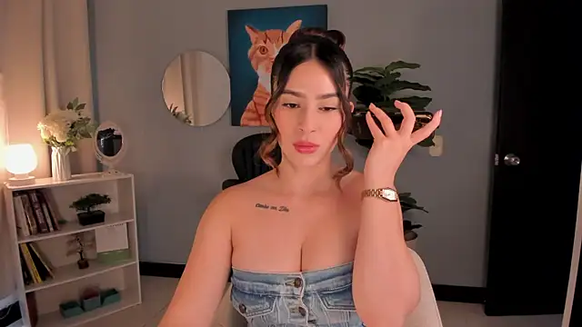 Snapshot of LiaPearce chatting on December 19, 2:24 pm LiaPearce online show from December 19, 2:24 pm