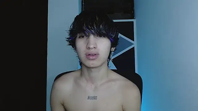 littlextreme online show from February 18, 4:19 am