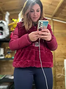 Snapshot of DaisyVibesss chatting on December 8, 1:14 pm DaisyVibesss online show from December 8, 1:14 pm