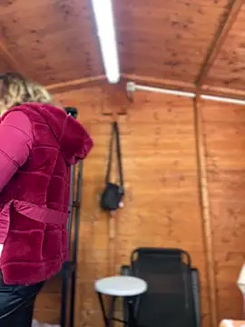 Snapshot of DaisyVibesss chatting on December 26, 10:59 am DaisyVibesss online show from December 26, 10:59 am