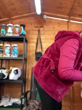 Snapshot of DaisyVibesss chatting on December 28, 9:31 am DaisyVibesss online show from December 28, 9:31 am