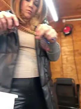 Snapshot of DaisyVibesss chatting on January 4, 9:43 am DaisyVibesss online show from January 4, 9:43 am