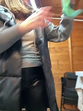 Snapshot of DaisyVibesss chatting on January 5, 3:13 pm DaisyVibesss online show from January 5, 3:13 pm