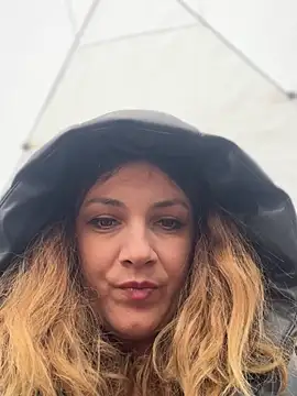 Snapshot of DaisyVibesss chatting on February 16, 10:54 am DaisyVibesss online show from February 16, 10:54 am