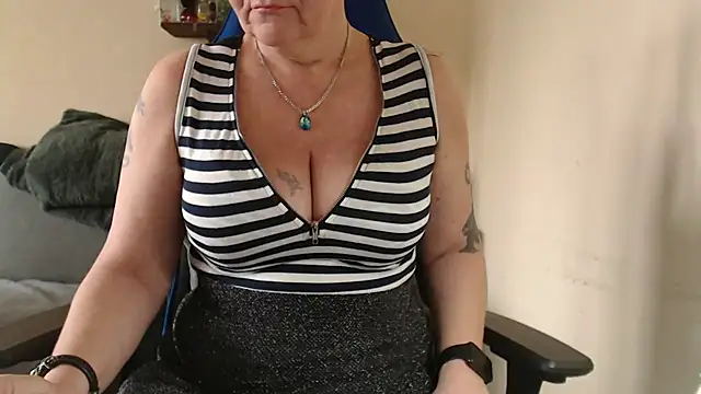 Snapshot of Diablica41 chatting on November 25, 9:42 am Diablica41 online show from November 25, 9:42 am