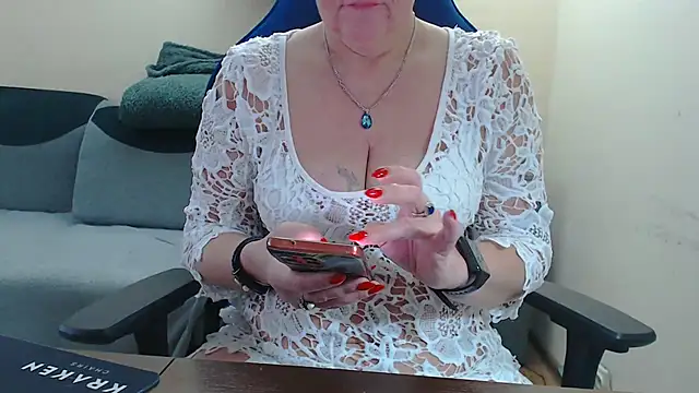 Snapshot of Diablica41 chatting on November 28, 8:28 am Diablica41 online show from November 28, 8:28 am