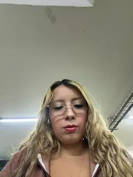 Snapshot of ValeriaHot69 chatting on May 8, 3:39 pm ValeriaHot69 online show from May 8, 3:39 pm