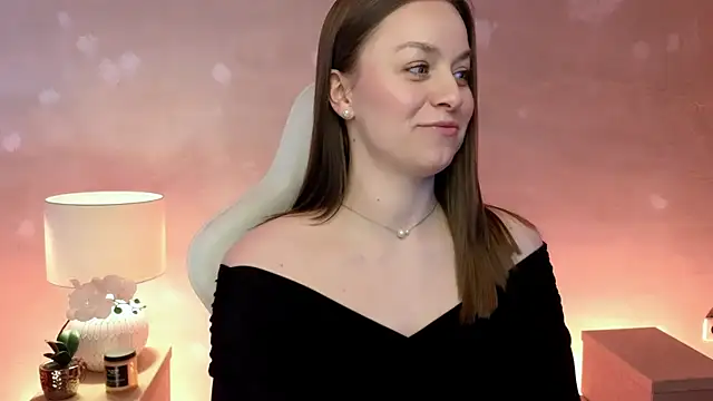 MilaFleur online show from April 8, 2:28 pm