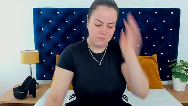 Snapshot of EvaLick chatting on November 13, 6:45 am EvaLick online show from November 13, 6:45 am