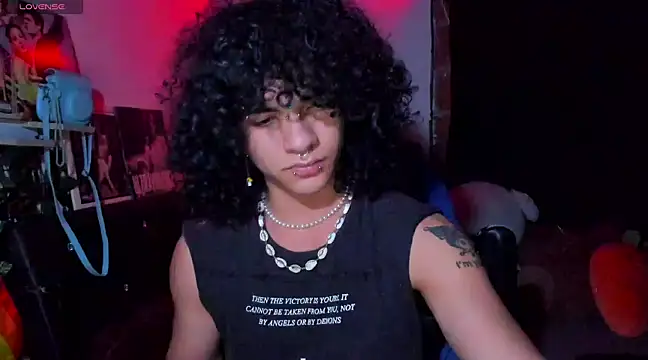 Snapshot of sweetvond_ chatting on February 11, 6:51 am sweetvond  online show from February 11, 6:51 am
