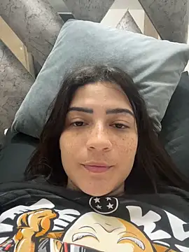 Snapshot of cutesarah_ chatting on January 18, 1:30 am cutesarah online show from January 18, 1:30 am