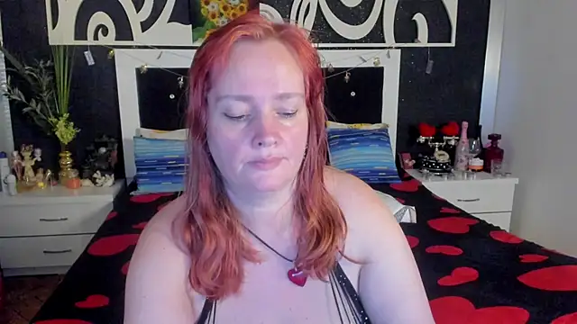 Snapshot of SinFulTitsDD chatting on February 5, 10:01 pm SinFulTitsDD online show from February 5, 10:01 pm