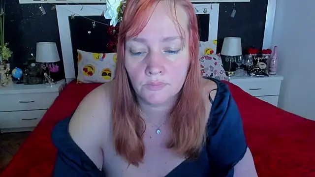 Snapshot of SinFulTitsDD chatting on February 14, 8:48 pm SinFulTitsDD online show from February 14, 8:48 pm