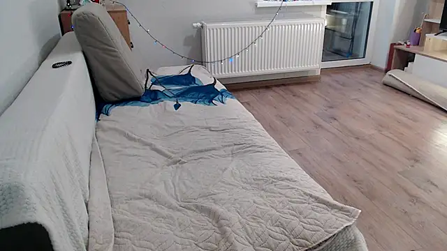 Snapshot of increible_della chatting on January 4, 10:49 am increible della online show from January 4, 10:49 am