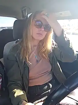 Snapshot of SheIsSomething chatting on January 1, 7:21 pm SheIsSomething online show from January 1, 7:21 pm