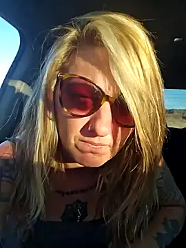 Snapshot of SheIsSomething chatting on January 2, 11:49 pm SheIsSomething online show from January 2, 11:49 pm