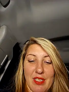 Snapshot of SheIsSomething chatting on January 19, 2:15 am SheIsSomething online show from January 19, 2:15 am