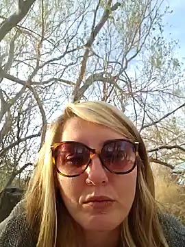 Snapshot of SheIsSomething chatting on January 23, 12:25 am SheIsSomething online show from January 23, 12:25 am