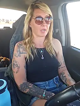 Snapshot of SheIsSomething chatting on January 30, 9:36 pm SheIsSomething online show from January 30, 9:36 pm