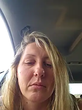 Snapshot of SheIsSomething chatting on February 28, 11:01 pm SheIsSomething online show from February 28, 11:01 pm