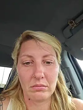 Snapshot of SheIsSomething chatting on March 17, 10:28 pm SheIsSomething online show from March 17, 10:28 pm