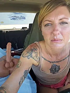 Snapshot of SheIsSomething chatting on October 15, 9:59 pm SheIsSomething online show from October 15, 9:59 pm