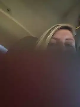 Snapshot of SheIsSomething chatting on October 27, 10:14 pm SheIsSomething online show from October 27, 10:14 pm