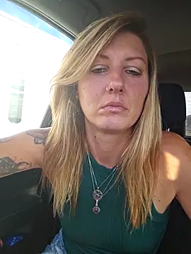 Snapshot of SheIsSomething chatting on November 3, 10:53 pm SheIsSomething online show from November 3, 10:53 pm