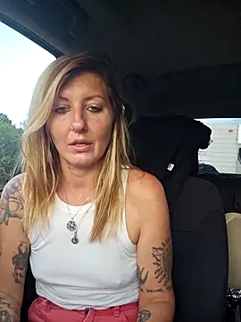 Snapshot of SheIsSomething chatting on November 12, 12:22 am SheIsSomething online show from November 12, 12:22 am