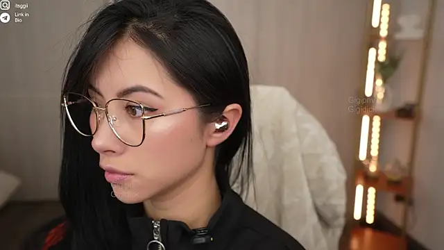 Gigi ohlala online show from October 4, 5:33 pm