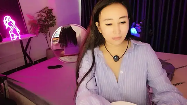 Snapshot of AsianQueens chatting on June 27, 1:54 am AsianQueens online show from June 27, 1:54 am