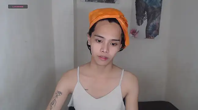 Snapshot of shecutie69 chatting on February 21, 8:38 pm shecutie69 online show from February 21, 8:38 pm