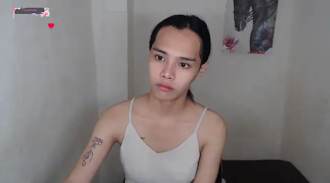 Snapshot of shecutie69 chatting on February 23, 6:17 am shecutie69 online show from February 23, 6:17 am